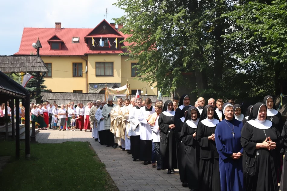 Abp Jędraszewski na obchodach 100-lecia parafii - zdjęcie 15
