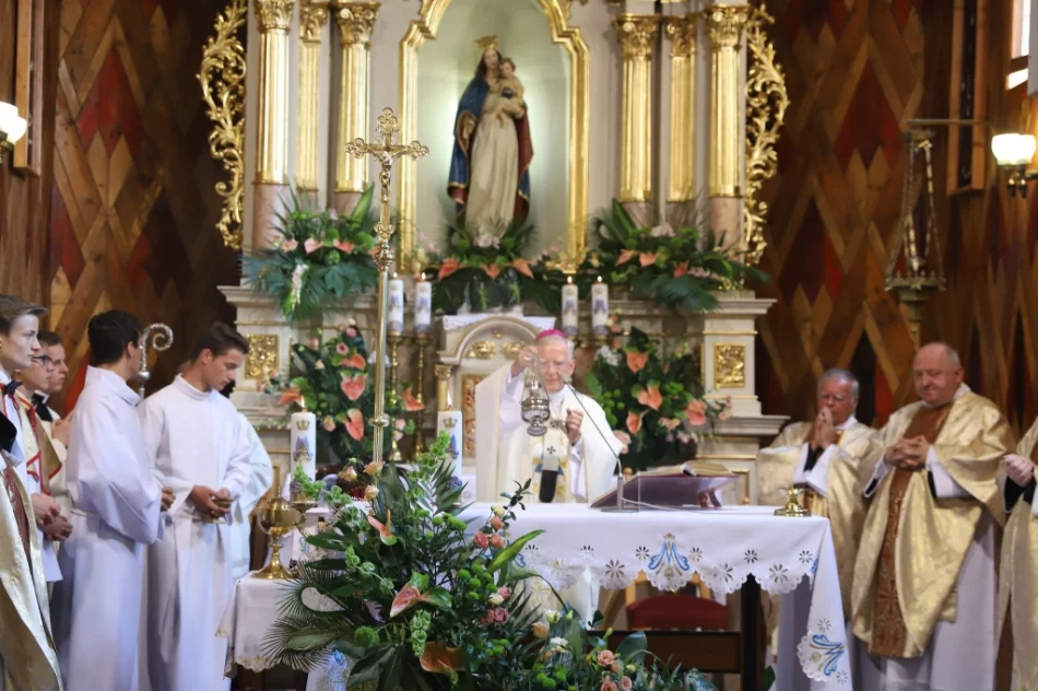 Abp Jędraszewski na obchodach 100-lecia parafii - zdjęcie 7