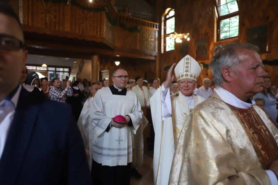 Abp Jędraszewski na obchodach 100-lecia parafii - zdjęcie 3