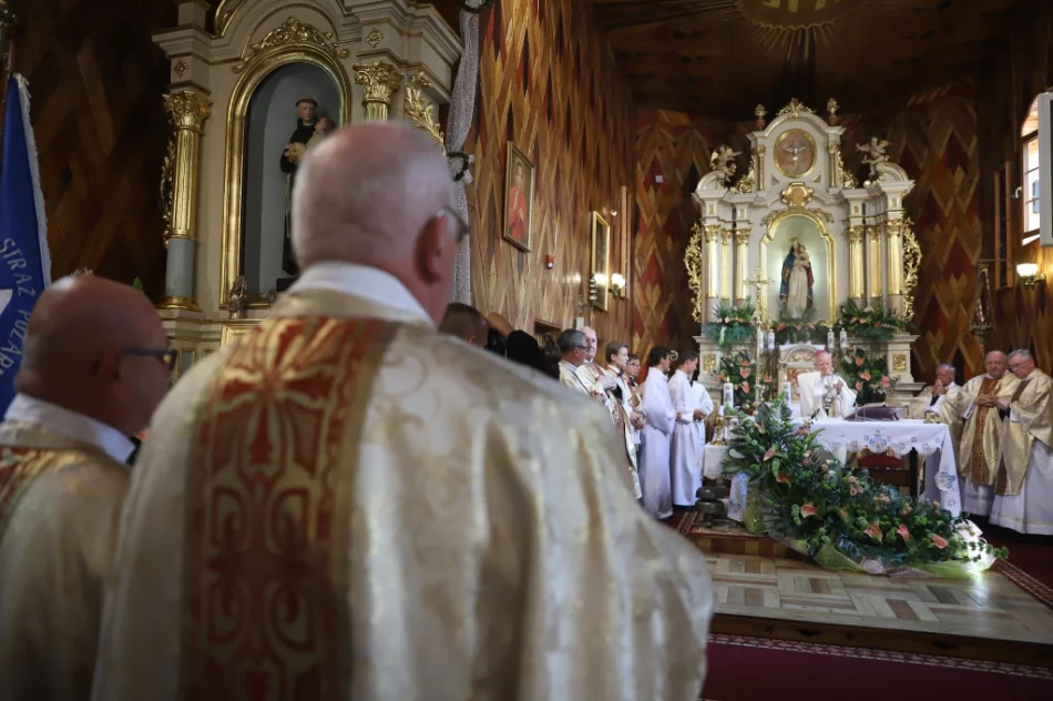 Abp Jędraszewski na obchodach 100-lecia parafii - zdjęcie 11