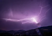 Synoptycy przewidują burze. Wiatr w porywach do 80 km/h - zdjęcie główne