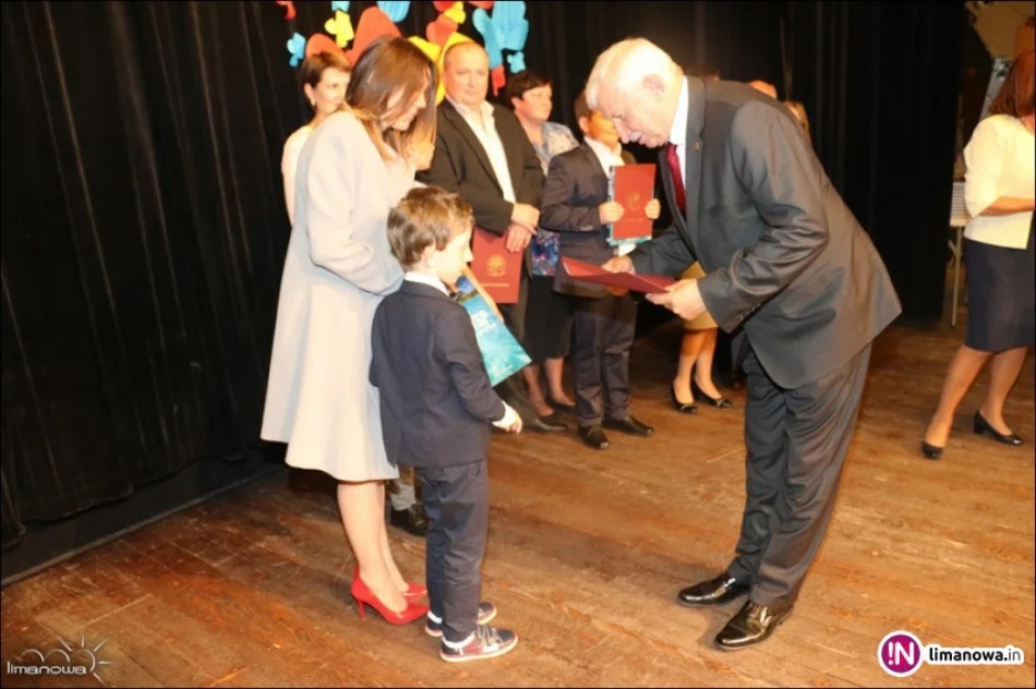 Wielka gala osiągnięć limanowskich uczniów - zdjęcie 4