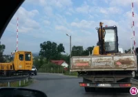 Kierowcy uważajcie przejeżdżając przez tory - zdjęcie główne