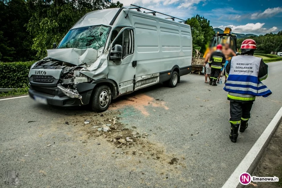 Kierowca w zderzeniu z koparką doznał urazu nogi i kręgosłupa - zdjęcie 2
