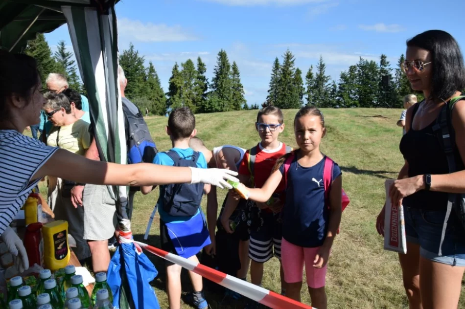 Turyści spotkali się na Łopieniu - zdjęcie 2