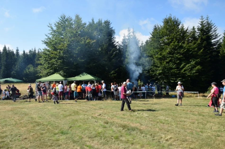 Turyści spotkali się na Łopieniu - zdjęcie 4