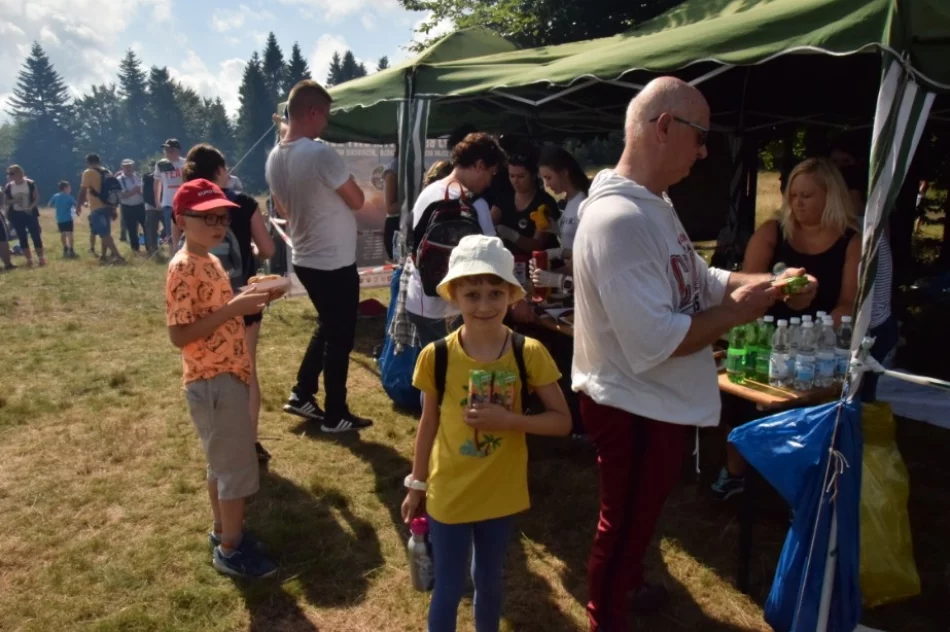 Turyści spotkali się na Łopieniu - zdjęcie 8