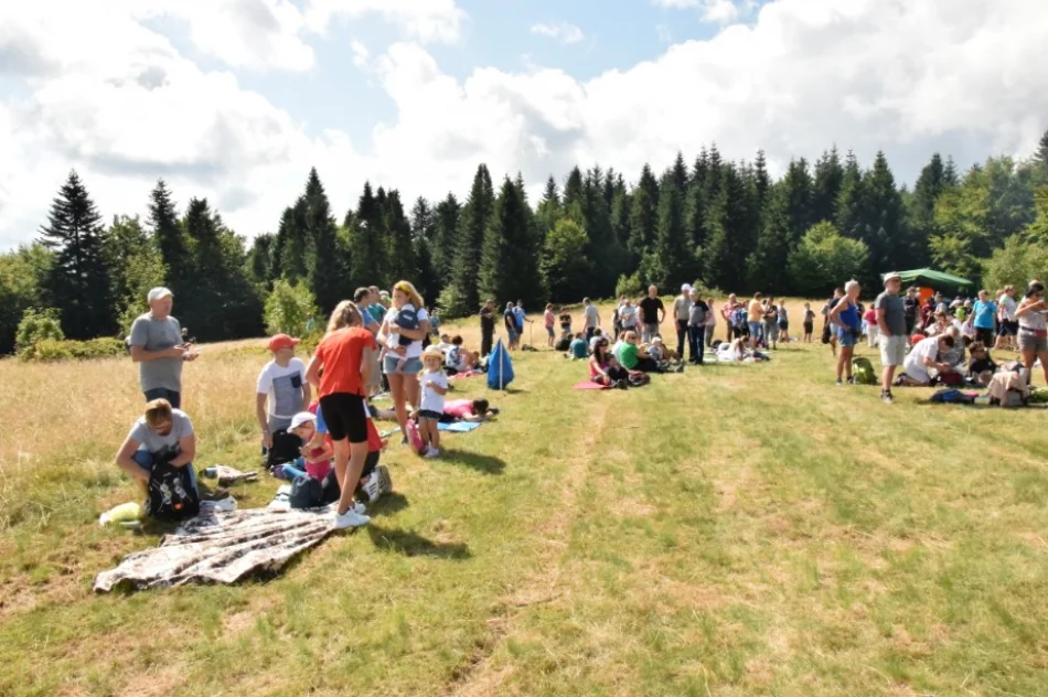 Turyści spotkali się na Łopieniu - zdjęcie 10