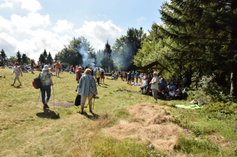 Turyści spotkali się na Łopieniu - zdjęcie 12