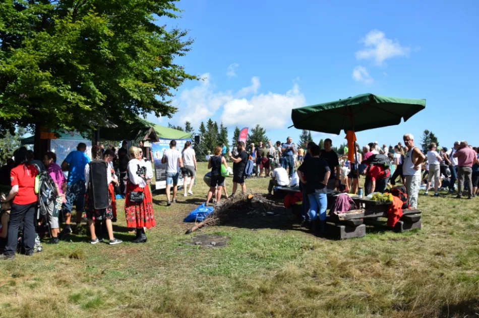 Turyści spotkali się na Łopieniu - zdjęcie 13