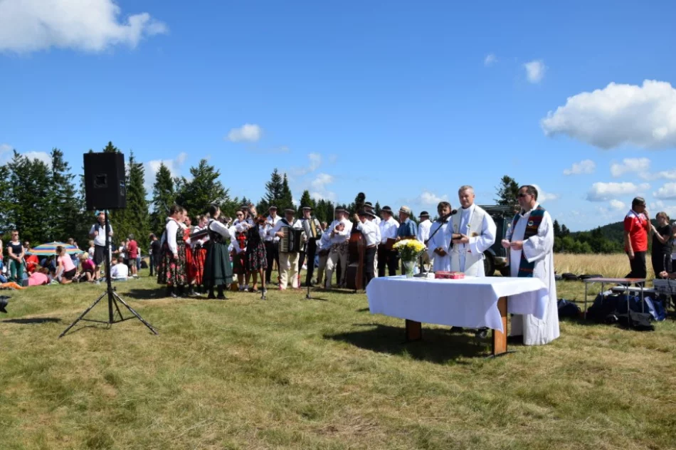 Turyści spotkali się na Łopieniu - zdjęcie 15