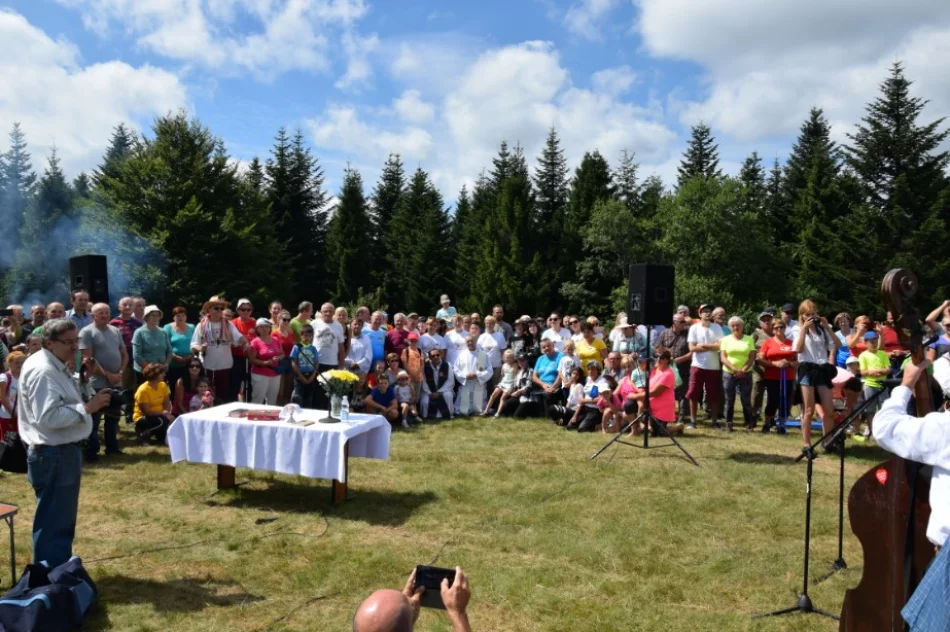 Turyści spotkali się na Łopieniu - zdjęcie 16