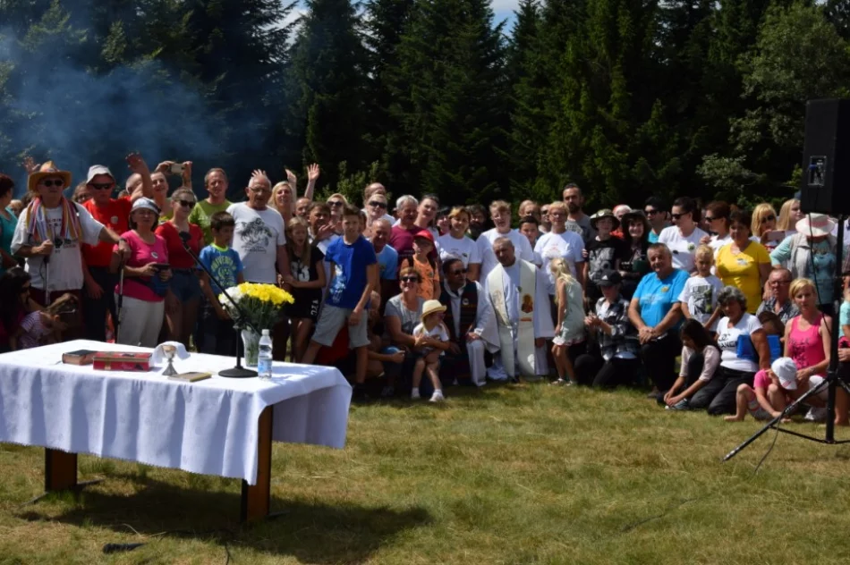 Turyści spotkali się na Łopieniu - zdjęcie 17