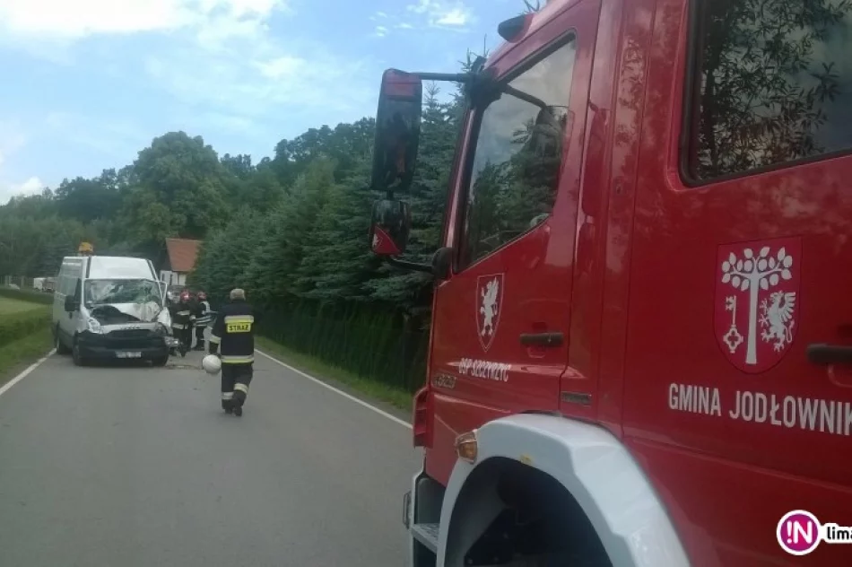 Samochód zderzył się z koparką - zdjęcie 2