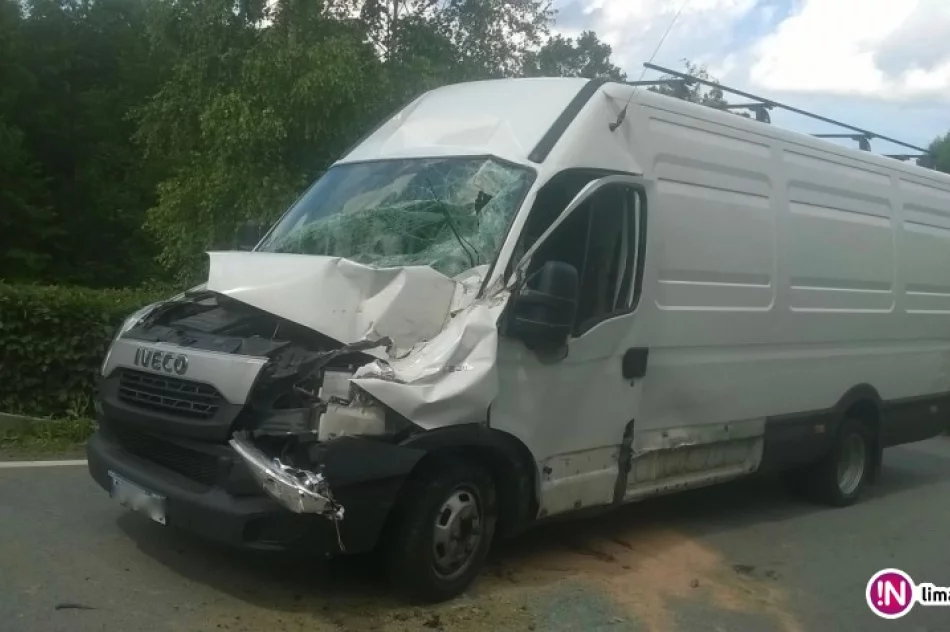 Samochód zderzył się z koparką - zdjęcie 3