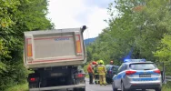 Opel uderzył w przydrożną barierę - zdjęcie 2