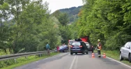 Opel uderzył w przydrożną barierę - zdjęcie 3