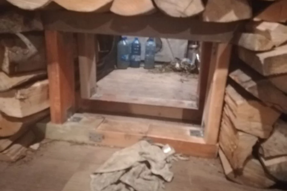 W ukrytym pomieszczeniu miał m.in. 1,5 kg marihuany - zdjęcie 2