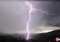 Dwa ostrzeżenia meteorologiczne: silny wiatr i burze z gradem - zdjęcie główne