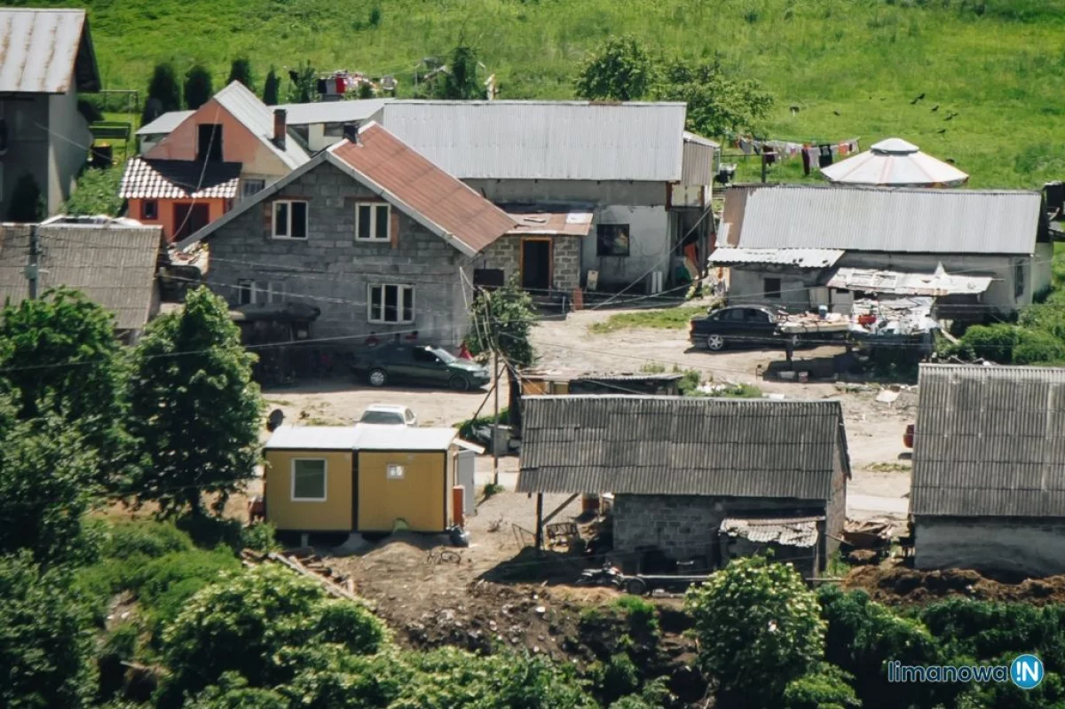 Wybudują dom ​szkieletowy dla Romów​ w miejscu wyburzonej samowoli