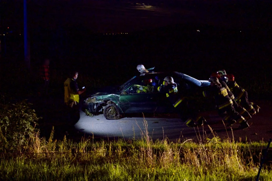 Pijany 23-latek wjechał do rowu. Wcześniej uszkodził zaparkowany samochód i uciekł - zdjęcie 7