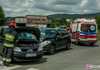 Zderzenie dwóch aut: 45-latka trafiła do szpitala - zdjęcie główne