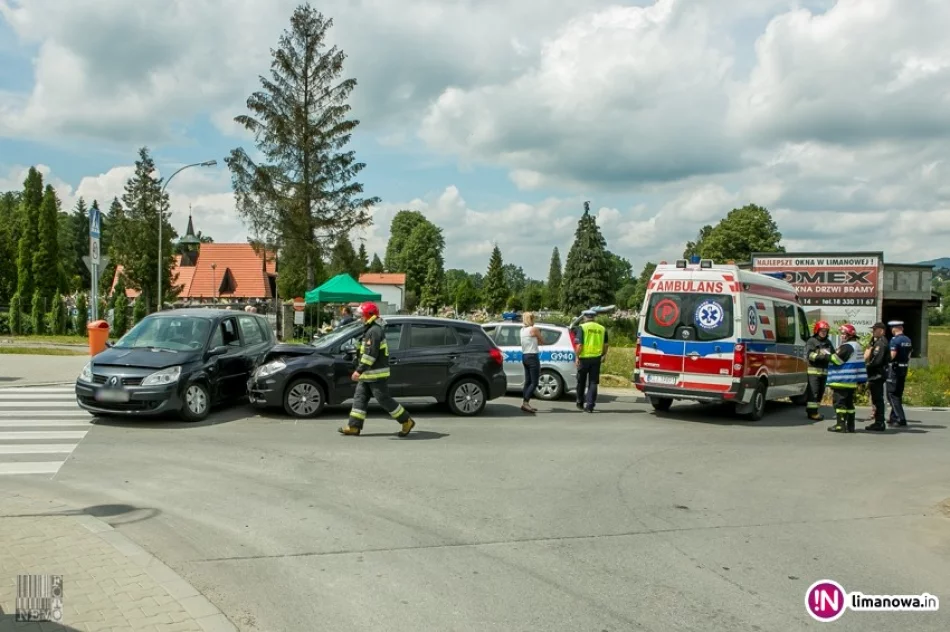 Zderzenie dwóch aut: 45-latka trafiła do szpitala - zdjęcie 4