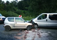 4 osoby, w tym 3 dzieci, ranne wskutek zderzenia aut. Na miejscu LPR - zdjęcie główne