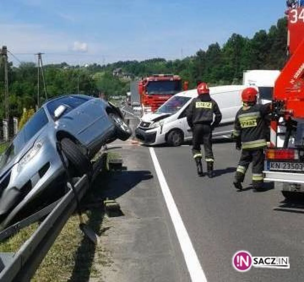 Piątkowa: zderzenie trzech samochodów, ranny pasażer