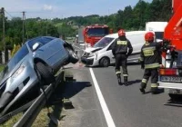 Piątkowa: zderzenie trzech samochodów, ranny pasażer - zdjęcie główne