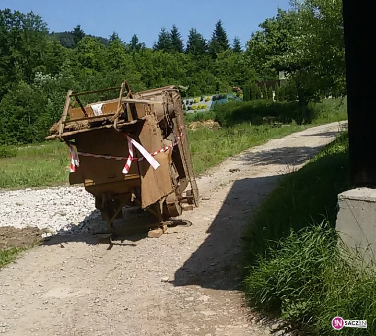 Interwencja DTS: Młockarnia zastawia drogę gminną mieszkańcom Paszyna!