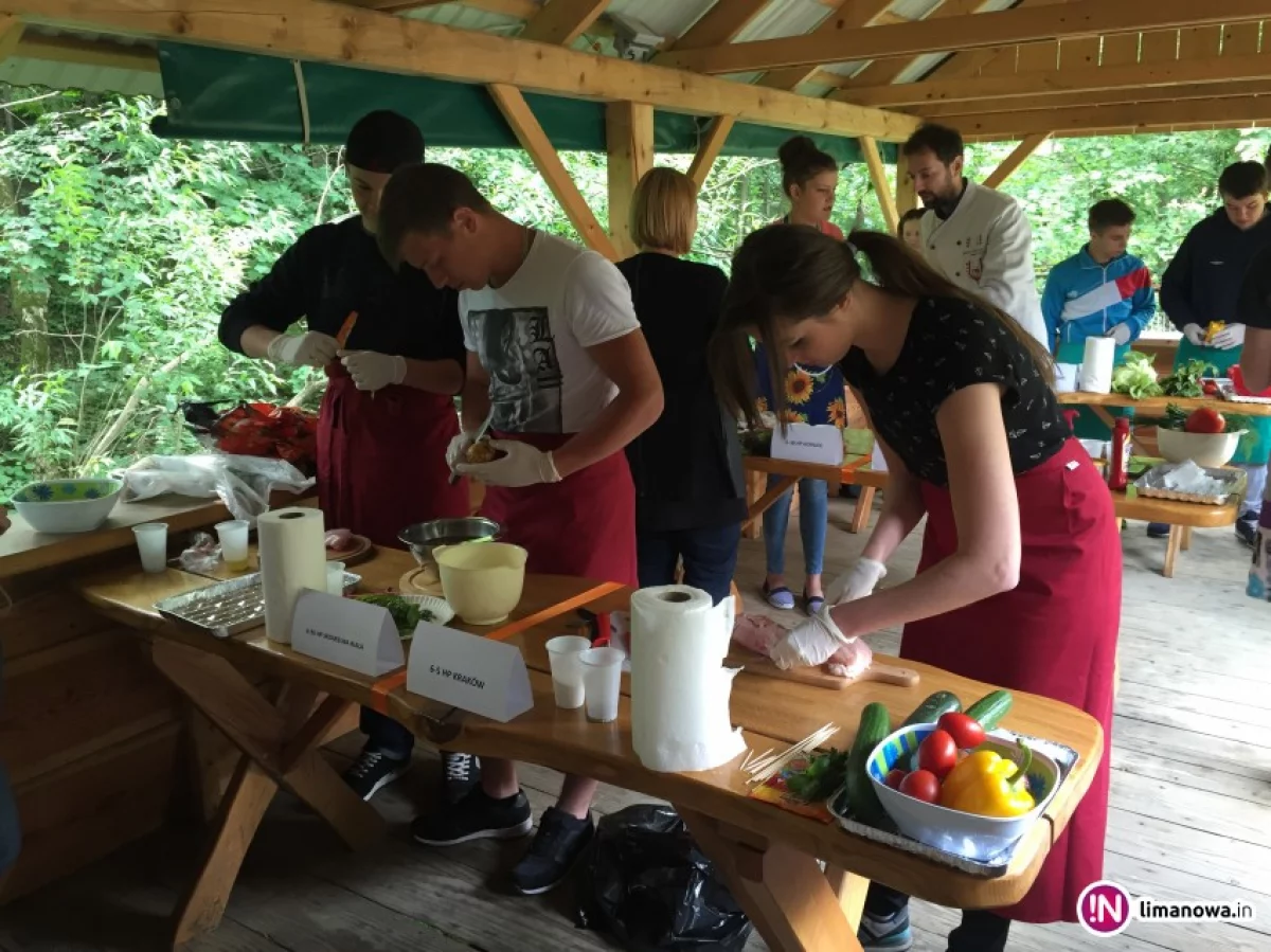 Młodzi kucharze walczyli w plenerowym konkursie