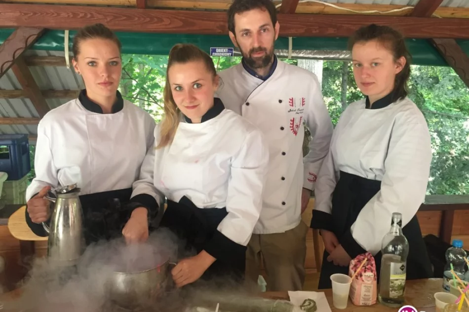 Młodzi kucharze walczyli w plenerowym konkursie - zdjęcie 2