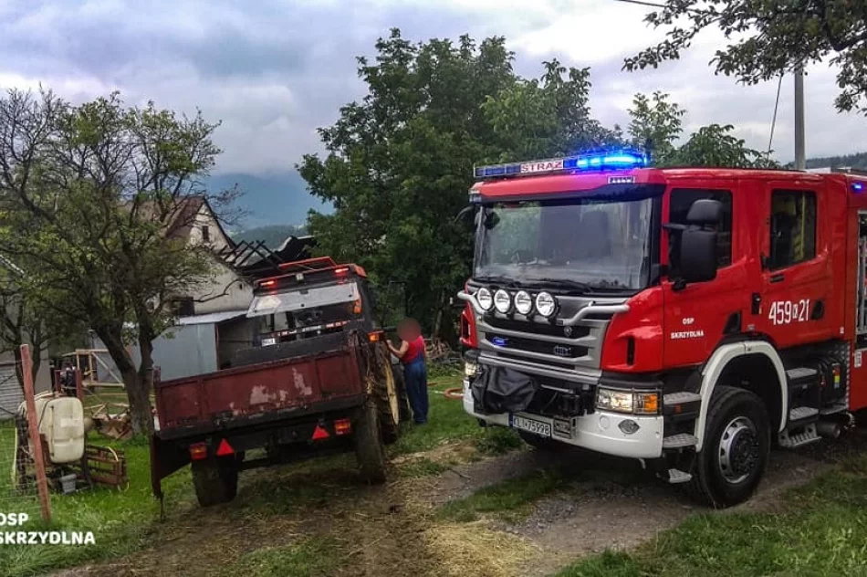 Zapaliły się zabudowania gospodarcze. Strażacy uratowali zagrożony budynek mieszkalny - zdjęcie 5