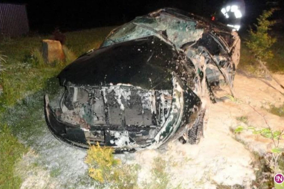 Samochód wypadł z drogi i dachował - zdjęcie 2