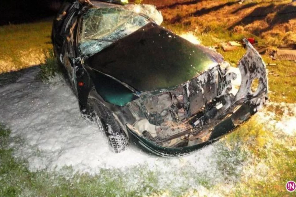 Samochód wypadł z drogi i dachował - zdjęcie 3