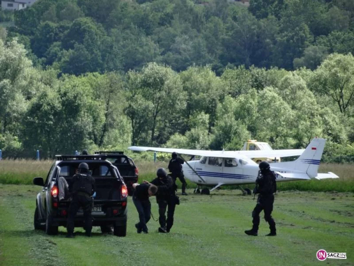 Samolot naruszył przestrzeń powietrzną - został zmuszony do lądowania