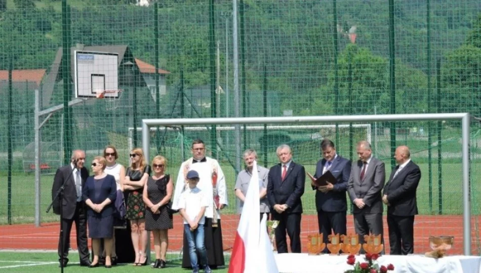 Święto podwójnej radości - odbudowany Orlik otwarty (zdjęcia) - zdjęcie 1