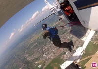 1400 skoków z 1200 metrów. Od 17 lat to wyjątkowa nagroda dla uczniów - zdjęcie główne