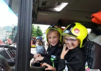 Słoneczna pogoda i moc atrakcji przyciągnęły całe rodziny - zdjęcie główne