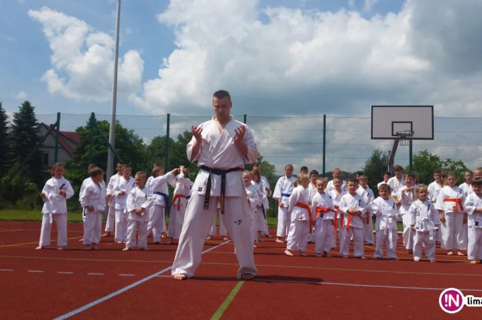 Słoneczna pogoda i moc atrakcji przyciągnęły całe rodziny - zdjęcie 3