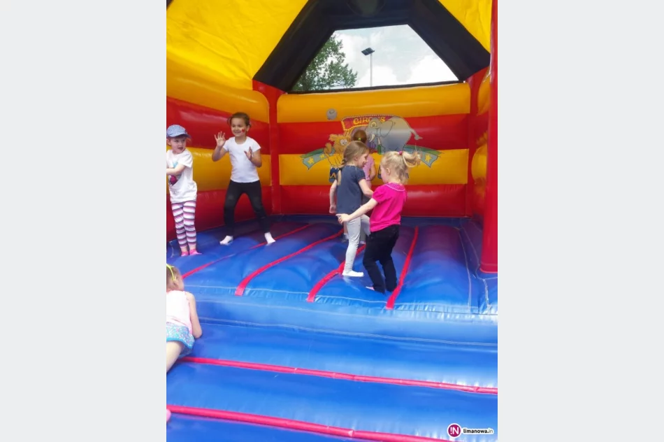 Słoneczna pogoda i moc atrakcji przyciągnęły całe rodziny - zdjęcie 4