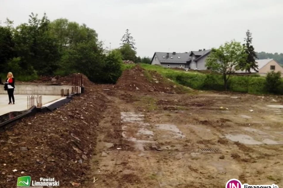 Rusza budowa hali sportowej - teren przekazany - zdjęcie 4