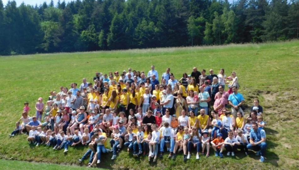 Wicepremier J. Gowin wśród uczestników IX Spotkania Dzieci oraz ich Przyjaciół w Żmiącej - zdjęcie 1