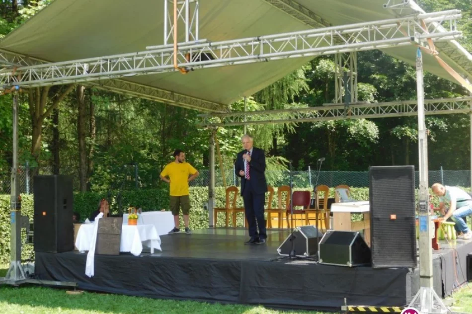 Wicepremier J. Gowin wśród uczestników IX Spotkania Dzieci oraz ich Przyjaciół w Żmiącej - zdjęcie 3