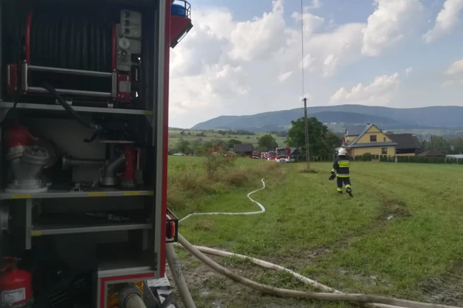 Po burzach - pożar stodoły i uszkodzenie komina domu - zdjęcie 3
