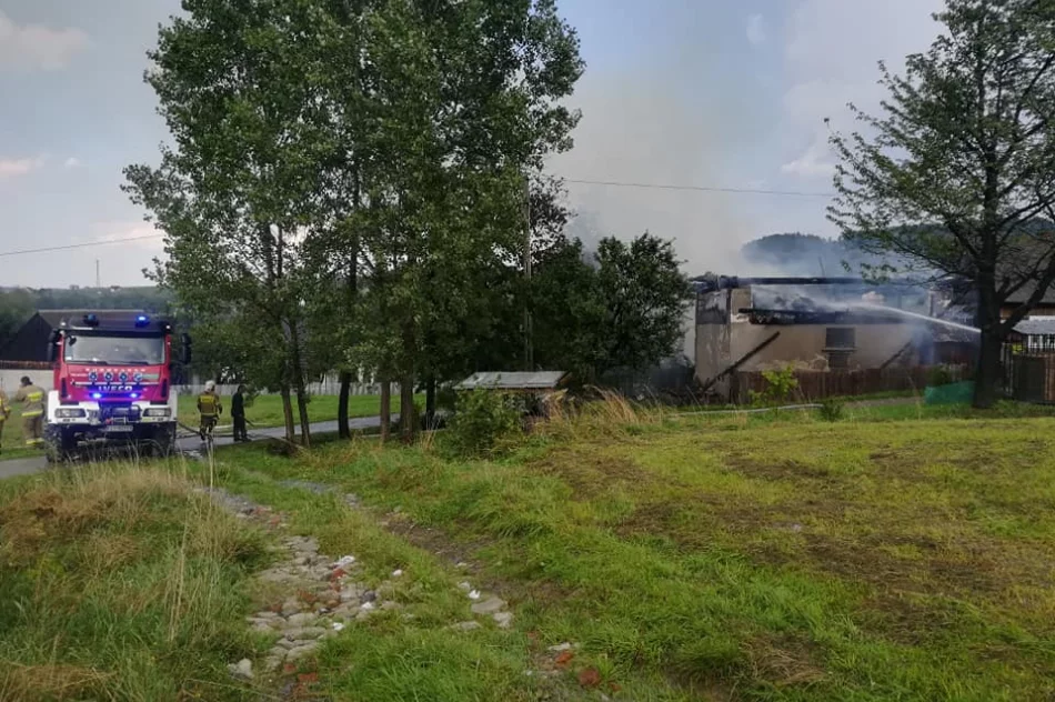 Po burzach - pożar stodoły i uszkodzenie komina domu - zdjęcie 5