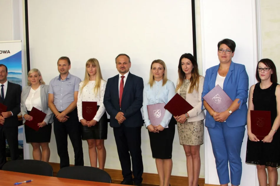 Awanse dla nauczycieli podczas narady dyrektorów przed rozpoczęciem roku szkolnego - zdjęcie 3