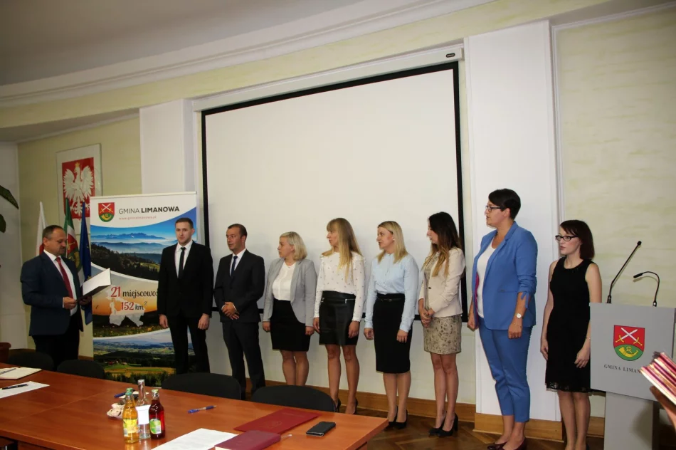 Awanse dla nauczycieli podczas narady dyrektorów przed rozpoczęciem roku szkolnego - zdjęcie 6