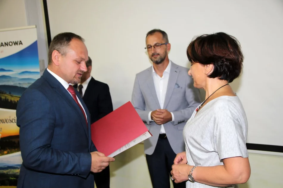 Awanse dla nauczycieli podczas narady dyrektorów przed rozpoczęciem roku szkolnego - zdjęcie 16